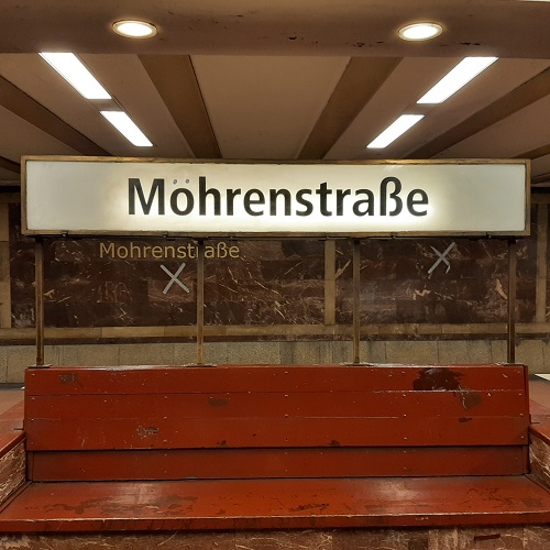 U-Bahn Haltestelle Mohrenstraße in Berlin