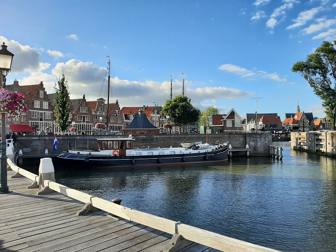 Schiff am Hafen von Hoorn