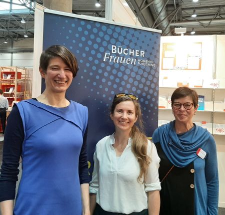 drei Frauen am Stand der BücherFrauen auf der Leipziger Buchmesse #lbm23
